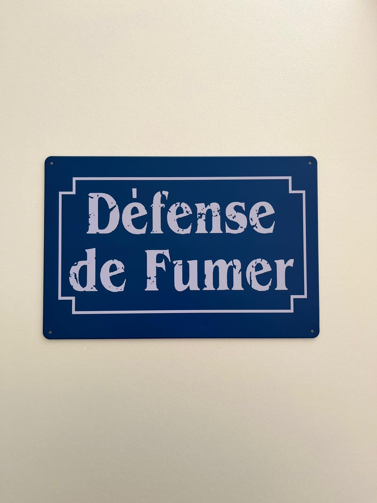 PLAQUE MÉTAL DEFENSE DE FUMER 30X20 CM - PLAQUE DECORATIVE - ANIMAUX-RESINE.FR